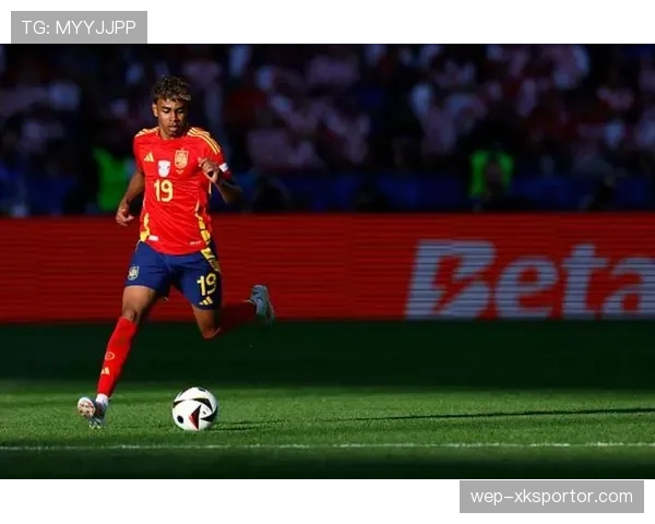 拉明·亚马尔：欧洲杯夺冠，历史最年轻冠军成员解析