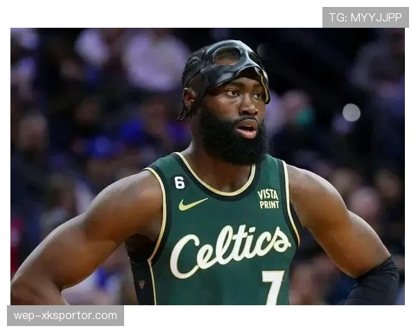 杰伦·布朗背身单打效率提升明显 拉开与队友得分差距