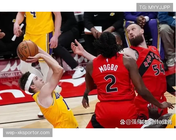 弗朗西斯突破表现提升明显，关键时刻得分占比超队友